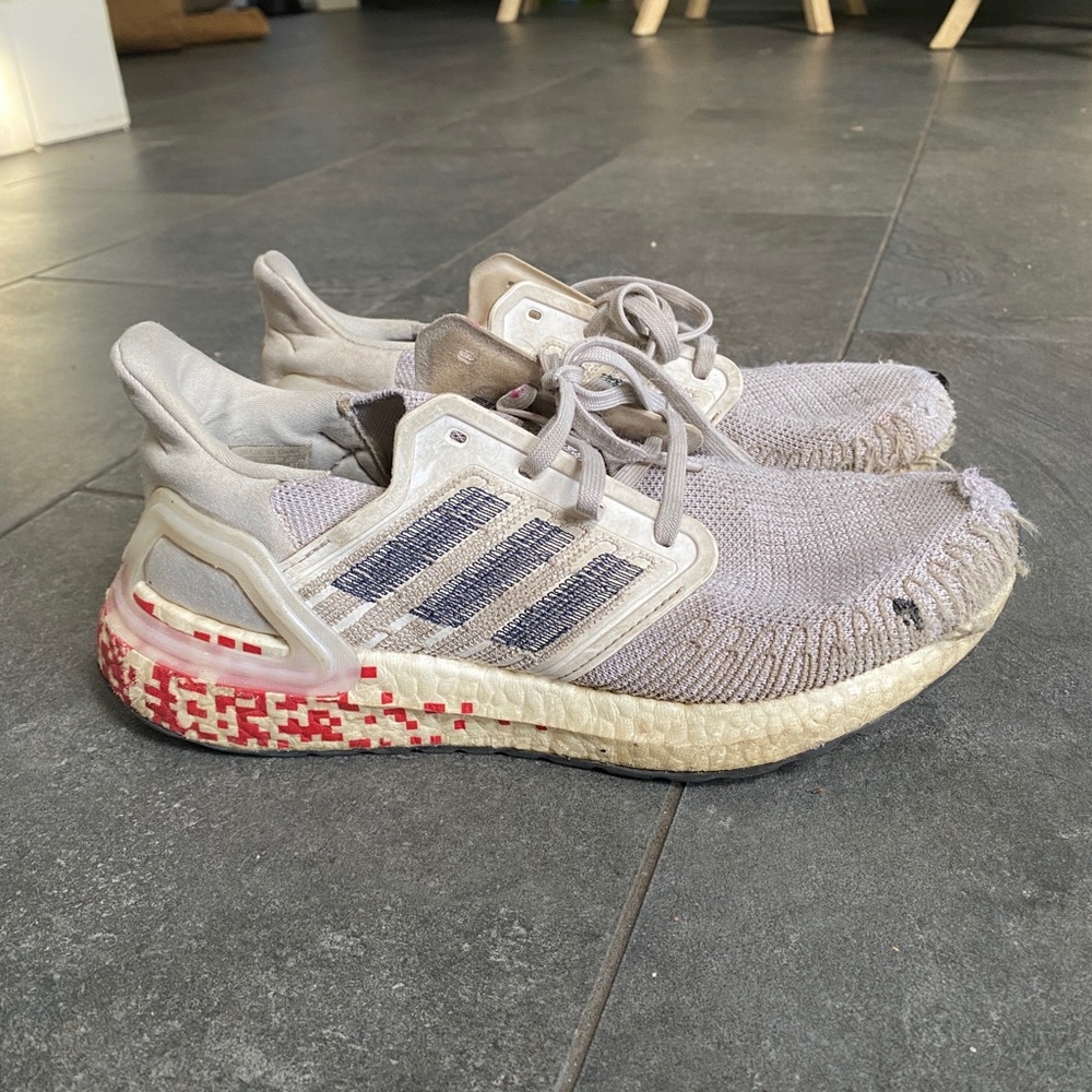 ULTRABOOST 5.0 DNA PRIDE SHOES